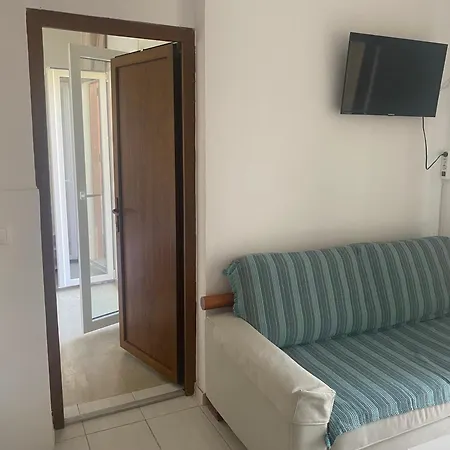 Sunny & Cosy Summer Flat Апартаменты Лефкими