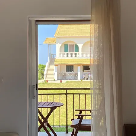 Sunny & Cosy Summer Flat * Lefkími