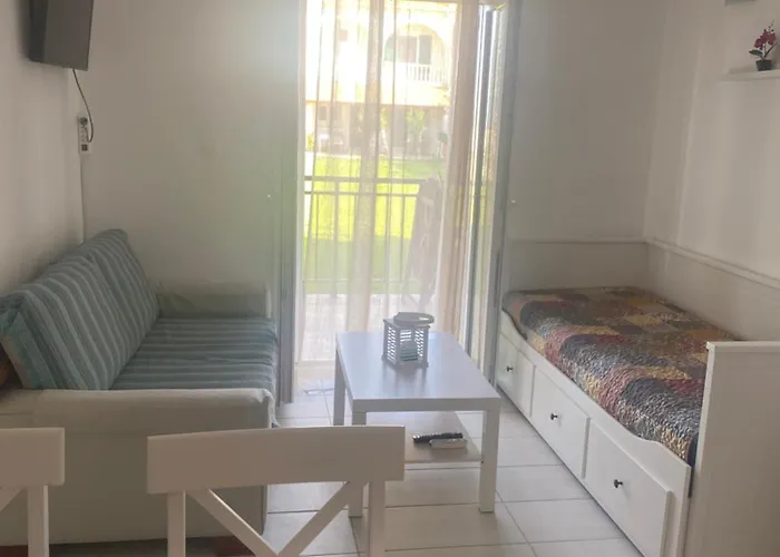 Sunny & Cosy Summer Flat 아파트