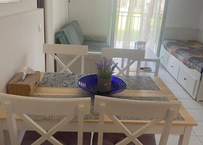 Sunny & Cosy Summer Flat 레프킴미